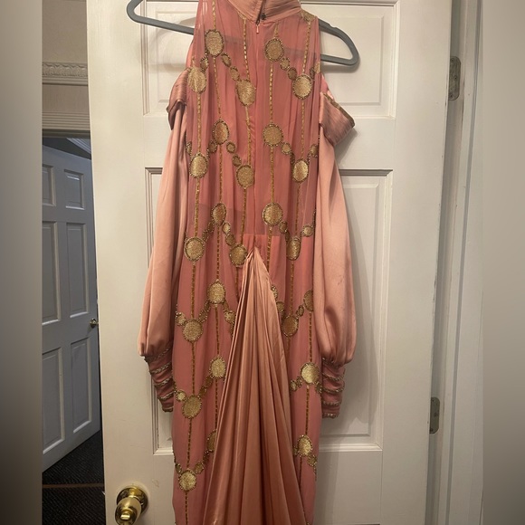 Dresses - Picture 3 of 5